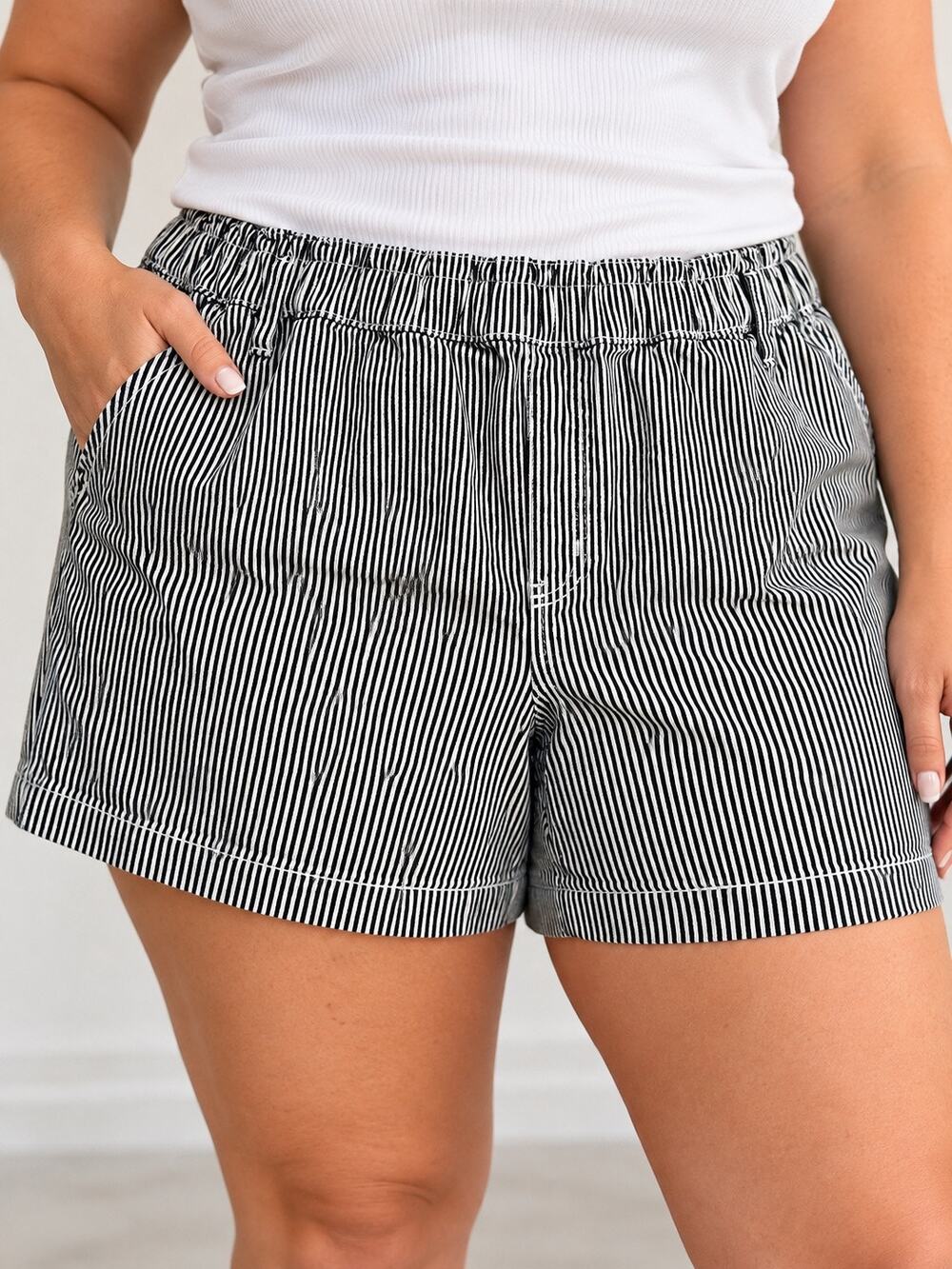 Lane Bryant Women’s Size 18 Black White Striped Pull On Shorts Elastic Waist